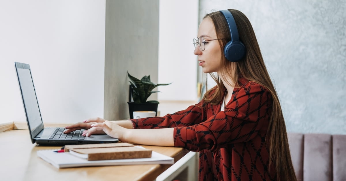 How to Start a Side Hustle and Turn It Into a Real Business